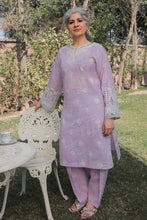Carica l'immagine nel visualizzatore Galleria,EMBROIDERED LAWN UF-320