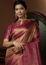 Carica l'immagine nel visualizzatore Galleria,Rosy Magenta Pink &amp; Golden Blend Woven Kanjivaram Silk Saree
