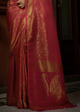 Laden Sie das Bild in den Galerie-Viewer, Punch Pink &amp; Golden Blend Woven Kanjivaram Silk Saree