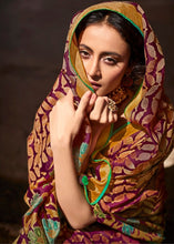 Laden Sie das Bild in den Galerie-Viewer, Jam Purple Soft Silk Saree with Embroidered Blouse