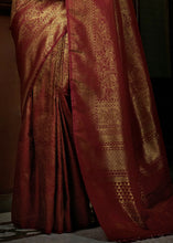 Carica l'immagine nel visualizzatore Galleria,Maroon Red &amp; Golden Blend Woven Kanjivaram Silk Saree