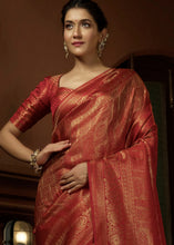 Carica l'immagine nel visualizzatore Galleria,Crimson Red &amp; Golden Blend Woven Kanjivaram Silk Saree