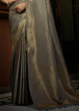 Laden Sie das Bild in den Galerie-Viewer, Coin Grey &amp; Golden Blend Woven Kanjivaram Silk Saree