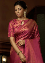 Laden Sie das Bild in den Galerie-Viewer, Hot Pink &amp; Golden Blend Woven Kanjivaram Silk Saree