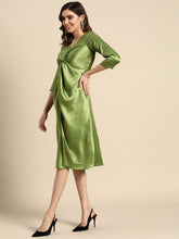 Carica l'immagine nel visualizzatore Galleria,Front Twist Midi Dress