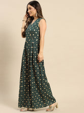 Carica l'immagine nel visualizzatore Galleria,Overlap neck pleated jumpsuit