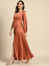 Carica l'immagine nel visualizzatore Galleria,One shoulder Over lap Maxi Dress