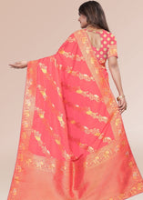 Laden Sie das Bild in den Galerie-Viewer, Brick Pink Zari Woven Silk Saree with Tassels on Pallu