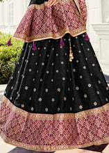 Carica l&#39;immagine nel visualizzatore Galleria,Midnight Black Banarasi Silk Lehenga Choli with Contrast Dupatta