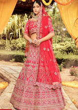 Laden Sie das Bild in den Galerie-Viewer, Carmine Pink Raw Silk Lehenga Choli with Resham, Zarkan &amp; Dori work