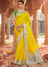 Carica l'immagine nel visualizzatore Galleria,Cadmium Yellow Woven Kanjivaram Silk Saree