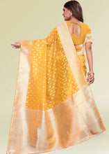 Laden Sie das Bild in den Galerie-Viewer, Mustard Yellow Zari Woven Silk Saree with Tassels on Pallu