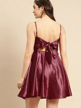 Load image into Gallery viewer, Back knot flare dress