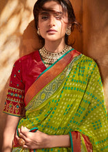 Carica l&#39;immagine nel visualizzatore Galleria,Kelly Green Soft Silk Saree with Embroidered Blouse