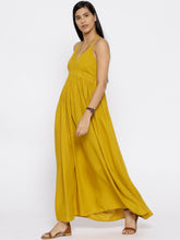 Load image into Gallery viewer, Long maxi dress with halter tie up