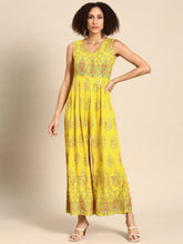 Load image into Gallery viewer, V neck pleated jumpsuit