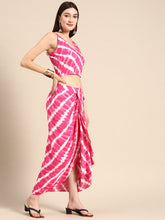 Carica l'immagine nel visualizzatore Galleria,Shrug with crop top and dhoti skirt