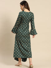 Laden Sie das Bild in den Galerie-Viewer, Bell Sleeve Long dress with front drape