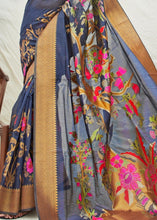 Laden Sie das Bild in den Galerie-Viewer, Navy Blue and Grey Handloom Woven Silk Saree