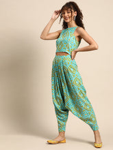 Carica l'immagine nel visualizzatore Galleria,Crop top with Dhoti Pants