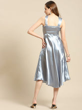 Cargar imagen en el visor de la galería, Draped neck flare midi dress