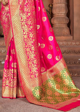 Carica l&#39;immagine nel visualizzatore Galleria,Magenta Zari Woven Soft Silk Saree with overall Butti work