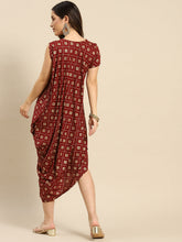 Laden Sie das Bild in den Galerie-Viewer, One side cowl asymettric dress with side