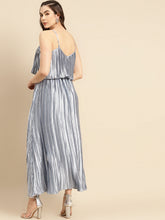 Load image into Gallery viewer, Pre pleated flare yoke maxi dress