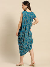 Laden Sie das Bild in den Galerie-Viewer, One side cowl asymettric dress with side