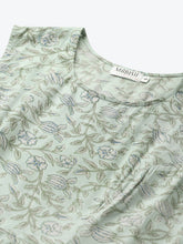 Load image into Gallery viewer, Box pleat dress with side pockets