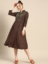 Load image into Gallery viewer, Center box Pleat midi Dress