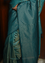 Load image into Gallery viewer, Rama Green Two Tone Zari Woven Banarasi Silk Saree
