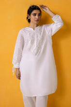 Laden Sie das Bild in den Galerie-Viewer, EMBROIDERED LAWN PR-812