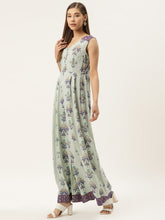 Laden Sie das Bild in den Galerie-Viewer, Front loops with flare pleated pants printed jumpsuit