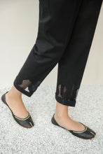 Laden Sie das Bild in den Galerie-Viewer, EMBROIDERED COTTON TROUSER 215