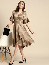 Cargar imagen en el visor de la galería, Midi over lap Frill Dress