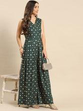 Carica l'immagine nel visualizzatore Galleria,Overlap neck pleated jumpsuit
