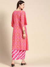 Carica l'immagine nel visualizzatore Galleria,Shrug with crop top and dhoti skirt
