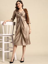 Carica l'immagine nel visualizzatore Galleria,Front Twist Midi Dress