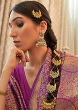 Laden Sie das Bild in den Galerie-Viewer, Irish Purple Zari Woven Kanjivaram Silk Saree with Tassels on Pallu