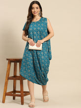Laden Sie das Bild in den Galerie-Viewer, One side cowl asymettric dress with side