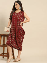 Laden Sie das Bild in den Galerie-Viewer, One side cowl asymettric dress with side