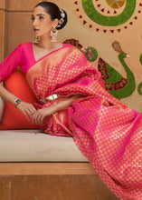 Laden Sie das Bild in den Galerie-Viewer, Hot Pink Zari Woven Kanjivaram Silk Saree