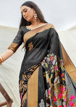 Carica l&#39;immagine nel visualizzatore Galleria,Black and Grey Handloom Woven Silk Saree