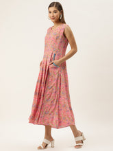 Load image into Gallery viewer, Box pleat dress with side pockets