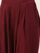 Laden Sie das Bild in den Galerie-Viewer, Crop top with Dhoti Pants
