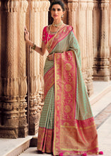 Carica l&#39;immagine nel visualizzatore Galleria,Pale Green Woven Banarasi Silk Saree with Embroidered Blouse