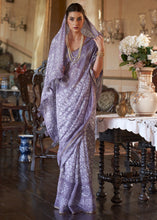 Carica l'immagine nel visualizzatore Galleria,Iris Purple Floral Printed Linen Saree
