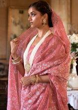 Carica l'immagine nel visualizzatore Galleria,Rouge Pink Floral Printed Linen Saree
