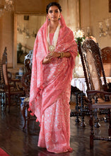 Carica l'immagine nel visualizzatore Galleria,Rouge Pink Floral Printed Linen Saree